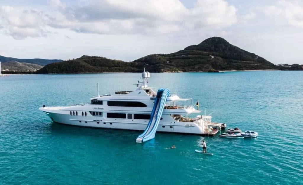 Motor Yacht Charter