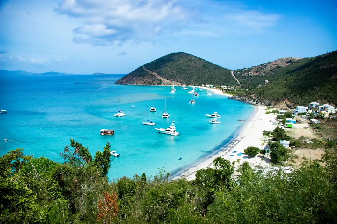 How to Choose The Best Paradise Charter: BVI vs Bahamas