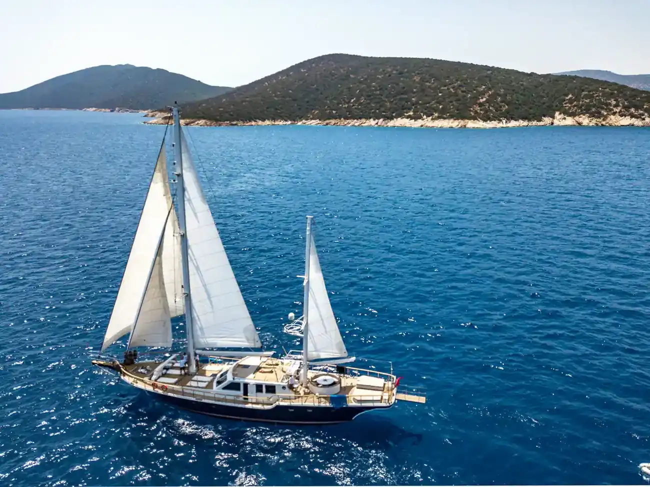 When to Book a St. Martin Yacht Charter for Your Trip